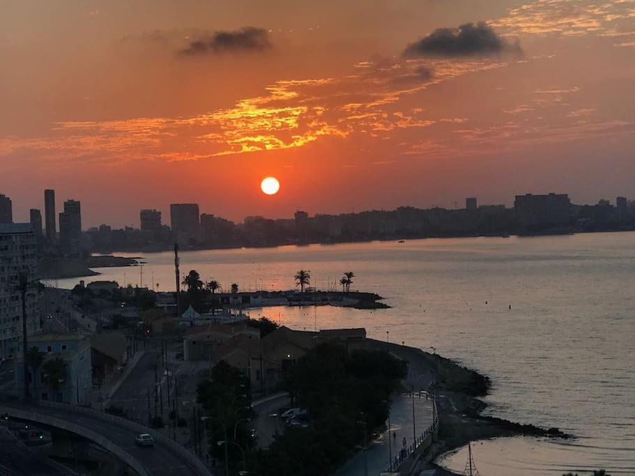 Apartamento Con Vistas Al Mar Primera Linea De Playa Del Postiguet Leilighet Alicante Eksteriør bilde